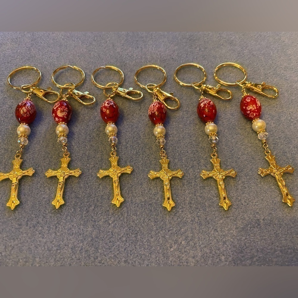 LOVELY HANDCRAFTED Red & White Glass Bead—Goldtone Keychain - Picture 5 of 5
